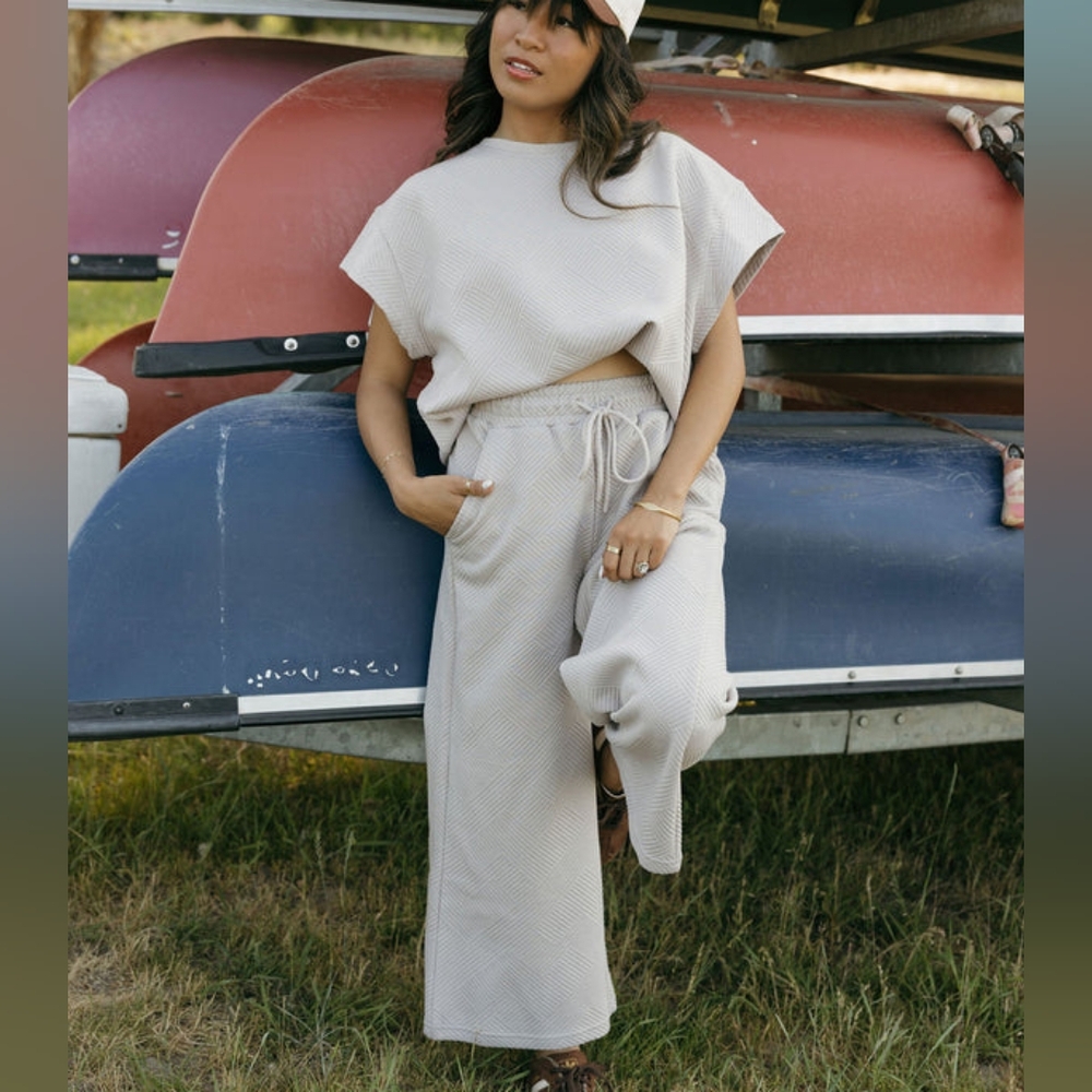 Wide Leg Textured Pants Oatmeal NWT - Picture 4 of 8